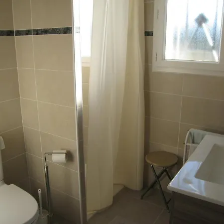 Charmante F4 Avec Jardin, Terrasse Et Garage - St Cyprien Village, Proche Commerces Et - Fr-1-106-40 *