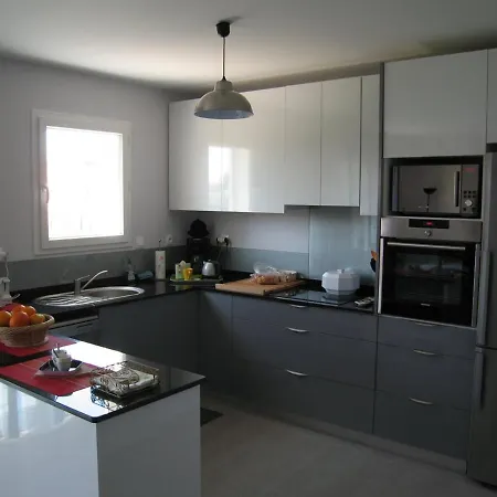 Charmante F4 Avec Jardin, Terrasse Et Garage - St Cyprien Village, Proche Commerces Et - Fr-1-106-40 Villa *