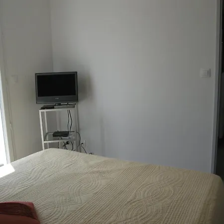 Charmante F4 Avec Jardin, Terrasse Et Garage - St Cyprien Village, Proche Commerces Et - Fr-1-106-40 *
