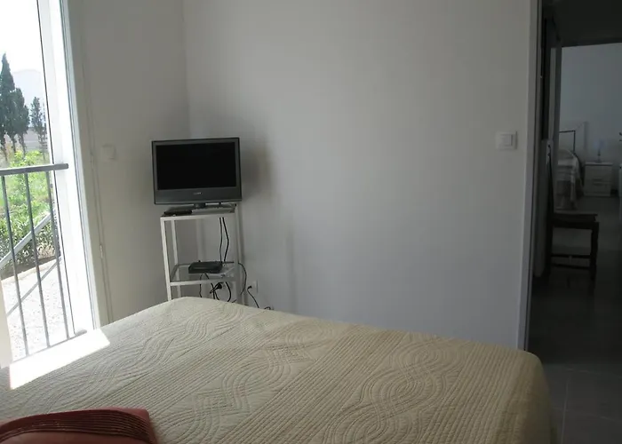 Charmante F4 Avec Jardin, Terrasse Et Garage - St Cyprien Village, Proche Commerces Et - Fr-1-106-40 *